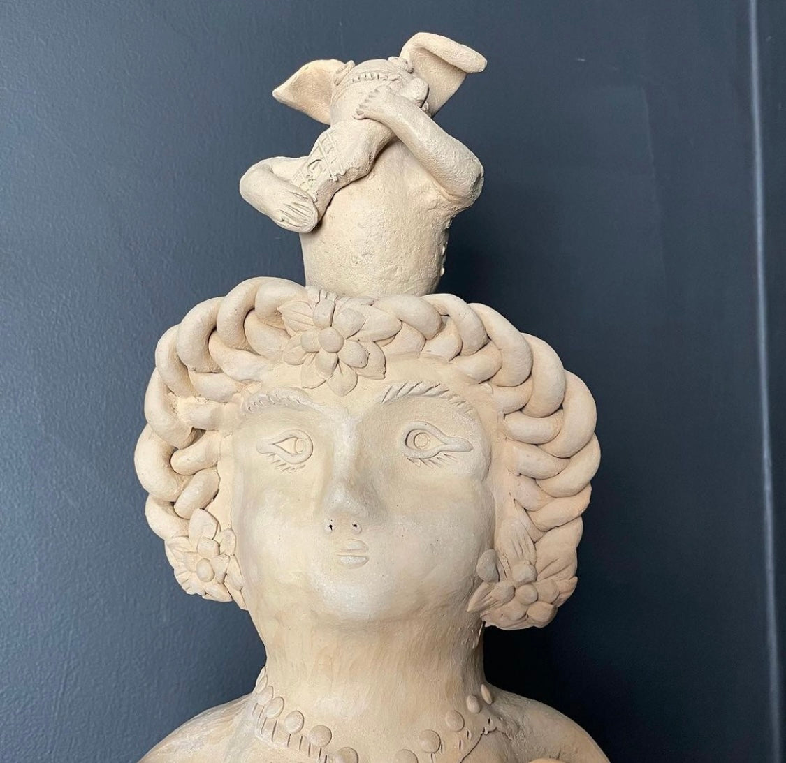 Ceramic Muñecas Statue