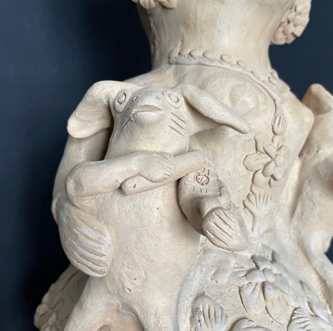 Ceramic Muñecas Statue