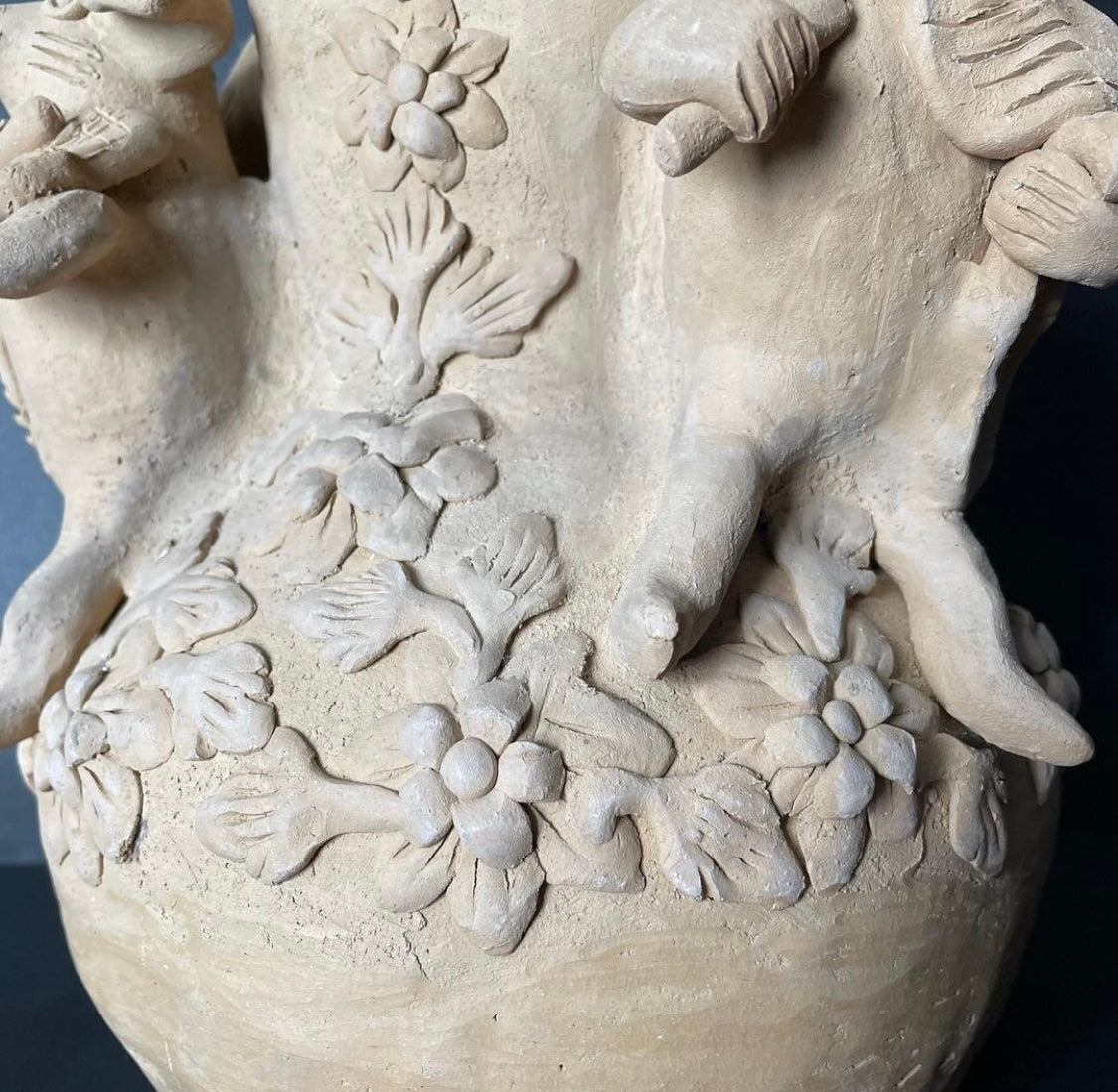 Ceramic Muñecas Statue