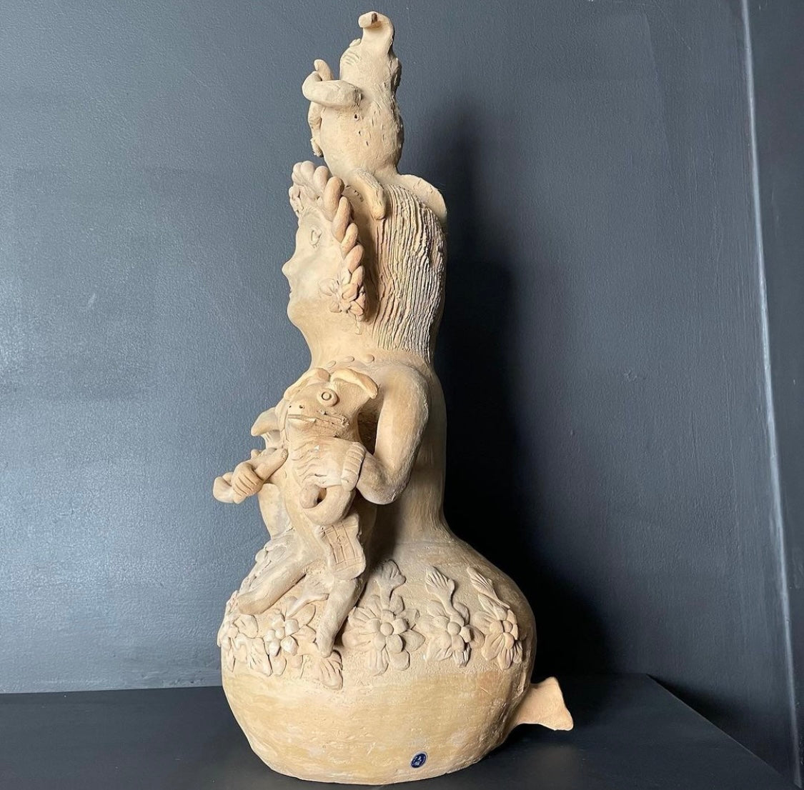 Ceramic Muñecas Statue