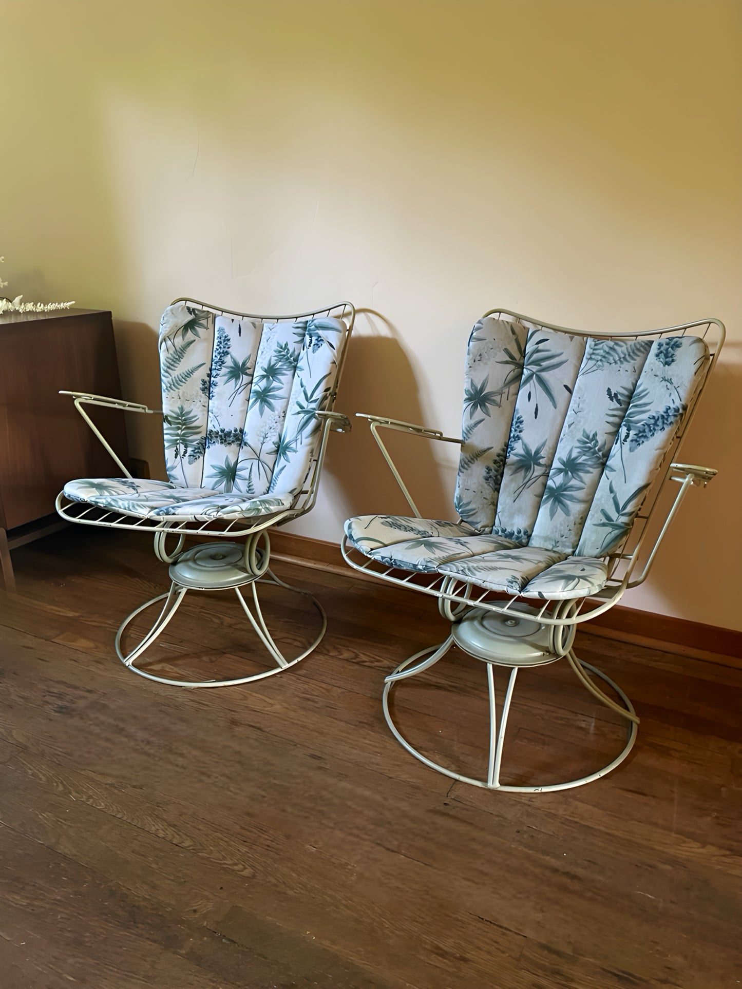 Homecrest Trinidad Low-Back Swivel Rocker Pair