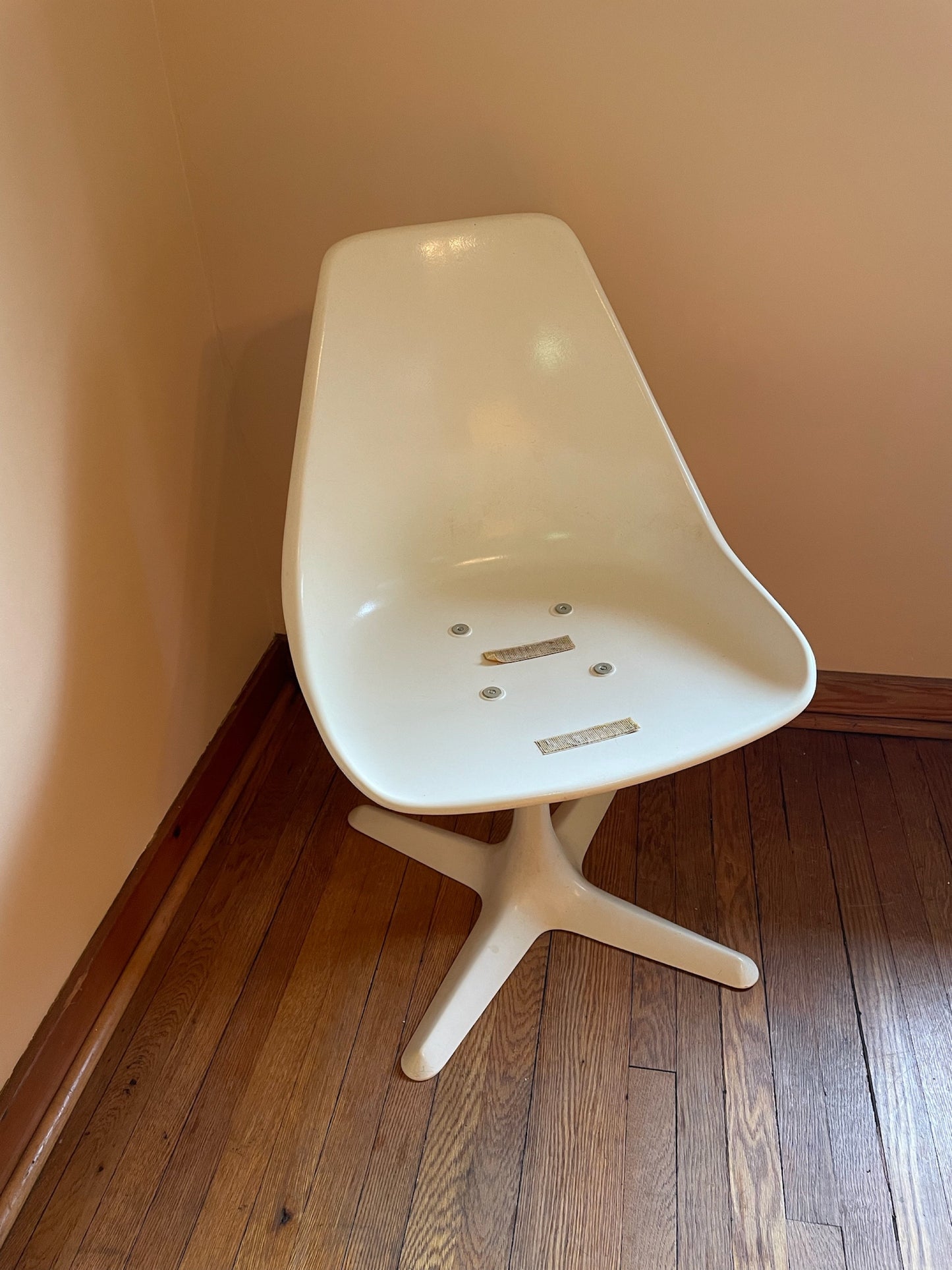 Burke Tulip Chair 115