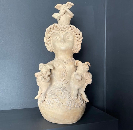 Ceramic Muñecas Statue