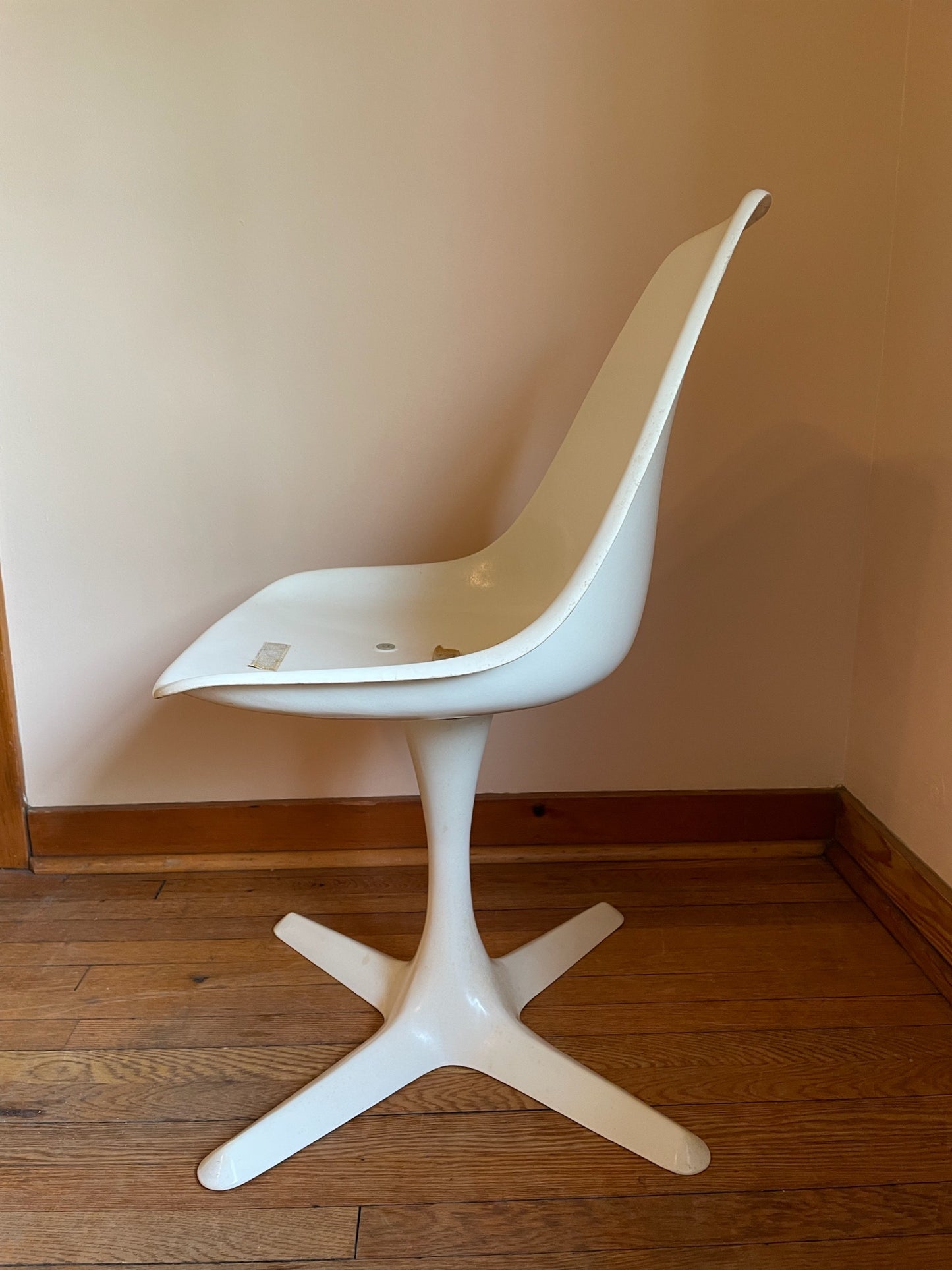 Burke Tulip Chair 115